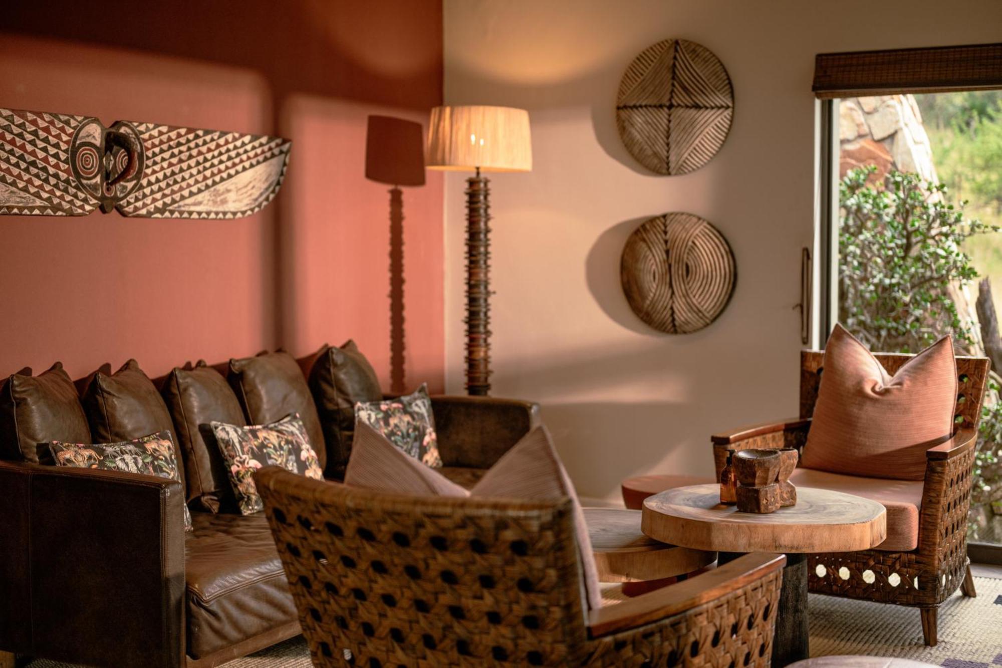 Zulu Rock - Babanango Game Reserve Lodge *